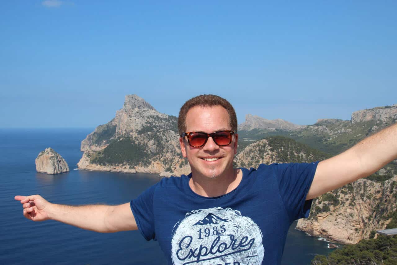 Oliver Heinrich Oliver Heinrich vor den Felsen auf Mallorca