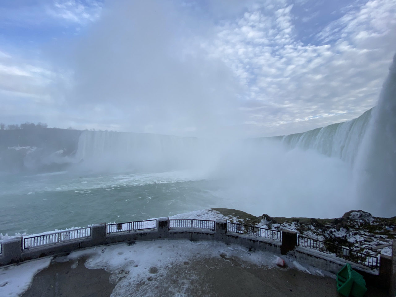 Niagara Falls - Aussichtsplattform Wasserfall mit Aussichtsplattform