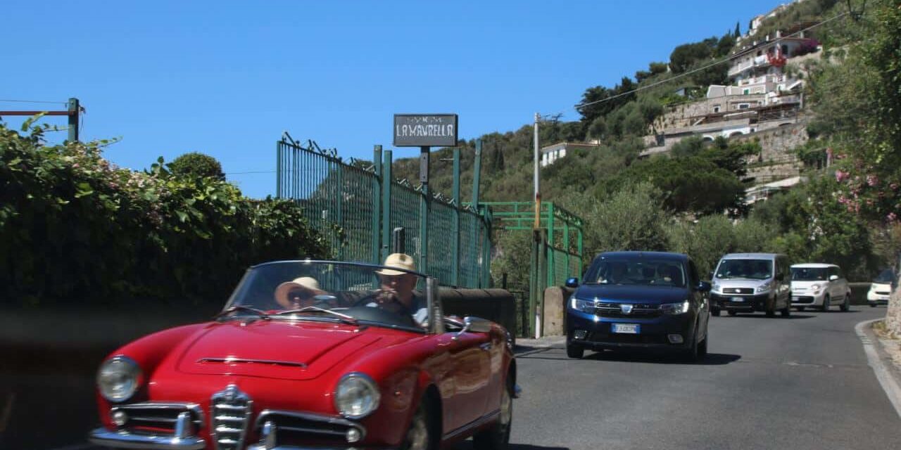 Autoverkehr in Italien oder: da passt immer noch eine Vespa dazwischen